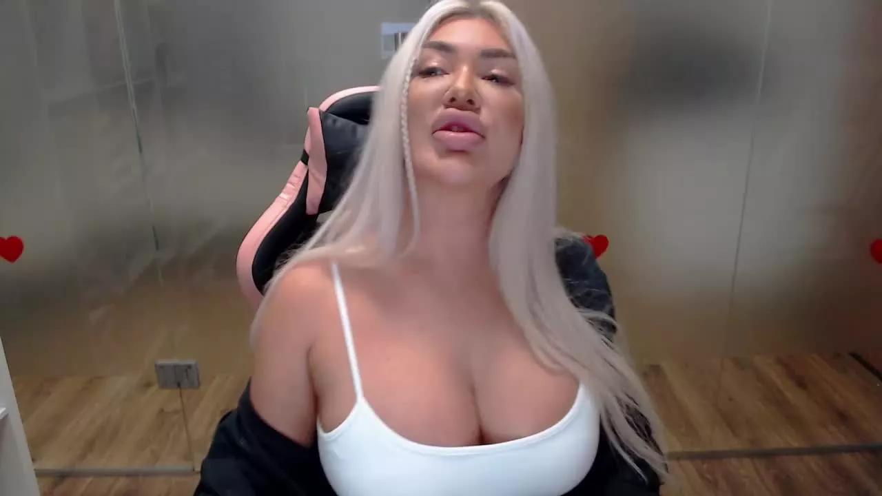 SarahStone69 from Streamray