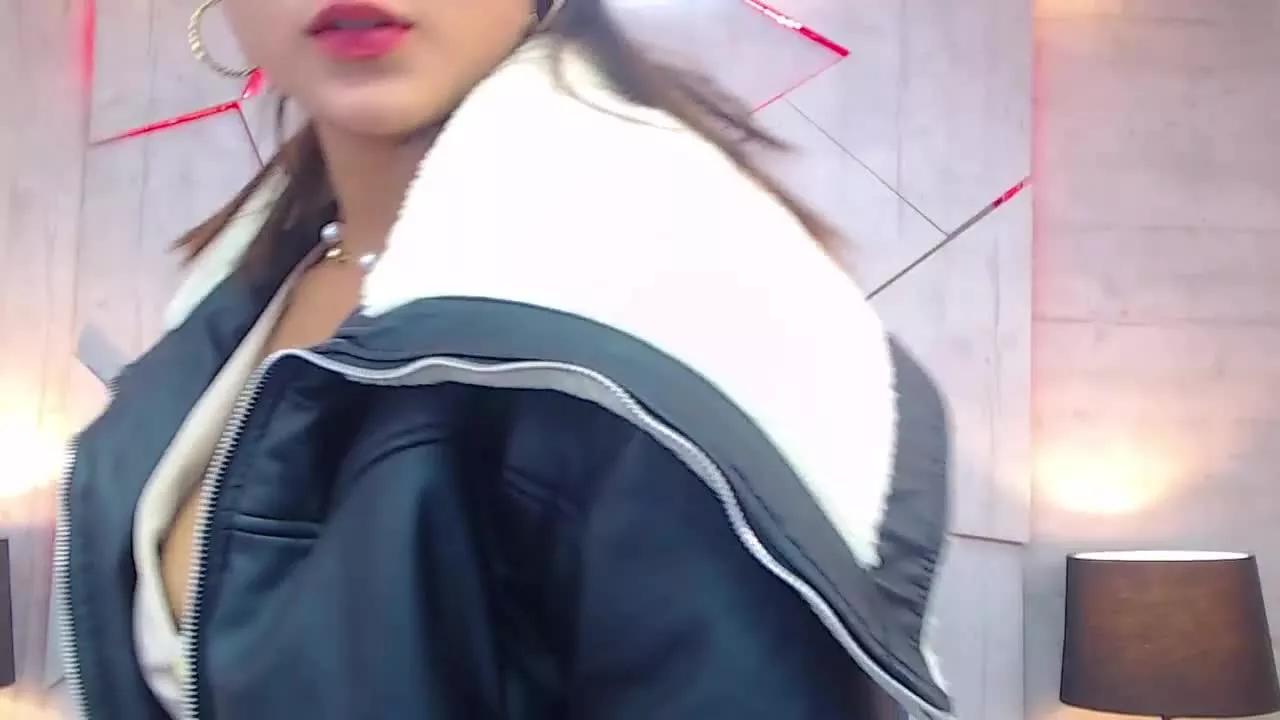 SaraMoncler from Streamray
