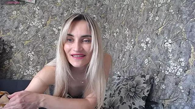 _Artemiis_ from StripChat is Freechat