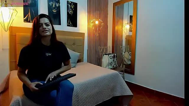 _samanthaa_foxx from StripChat is Freechat