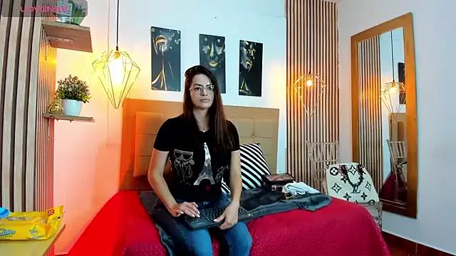 _samanthaa_foxx from StripChat is Freechat