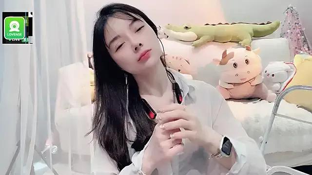AKiKi711 from StripChat