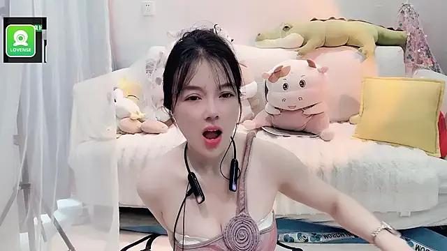 AKiKi711 from StripChat