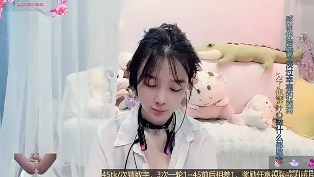 AKiKi711 from StripChat