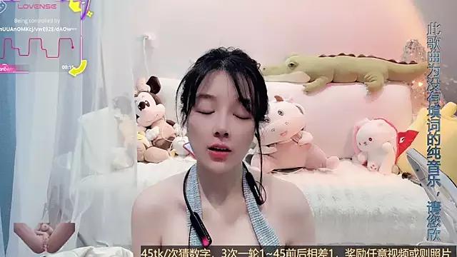 AKiKi711 from StripChat