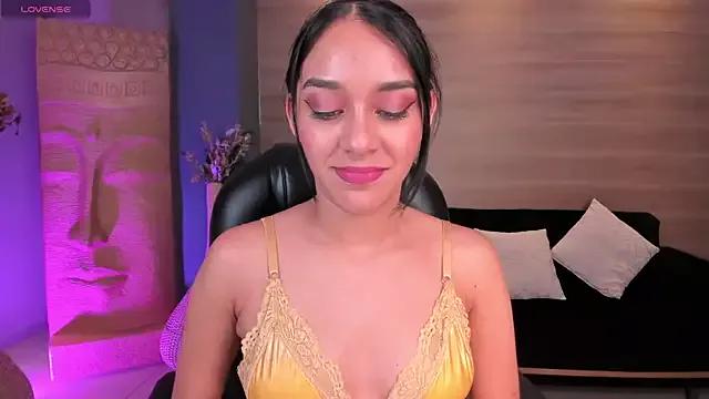 AmaliaCrus from StripChat is Freechat