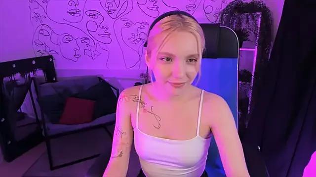 AuroraWrenfield from StripChat is Freechat