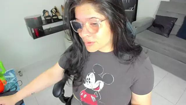 BellaFlaming from StripChat
