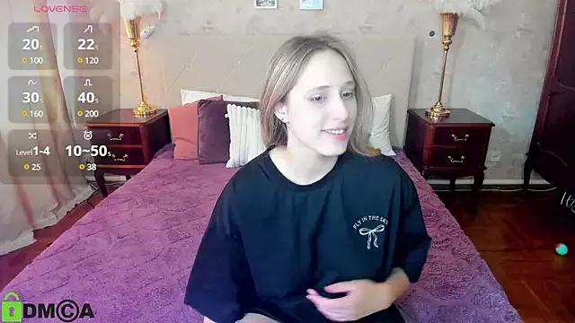 blondyriss from StripChat is Freechat