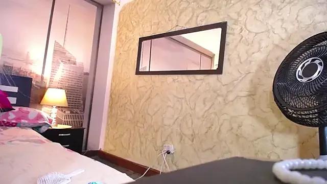 Bloom_bbc from StripChat