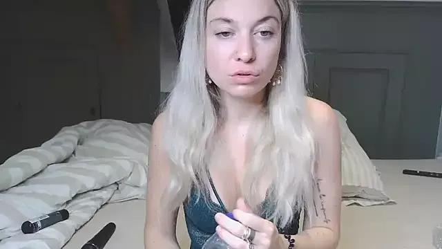 carlaaa from StripChat is Freechat