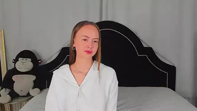 CarolinePorton from StripChat is Freechat