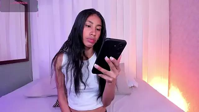 chiara_evanns from StripChat is Freechat