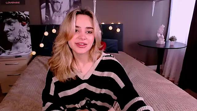 Chloe_Ravens from StripChat is Freechat