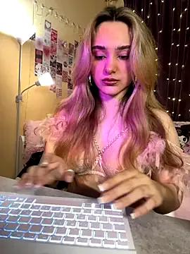 Chloe_Ravens from StripChat