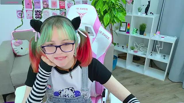CoralineYoung from StripChat is Freechat
