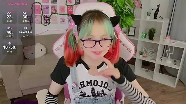 CoralineYoung from StripChat is Freechat