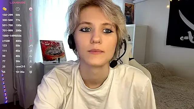 crazy_cutie from StripChat is Freechat