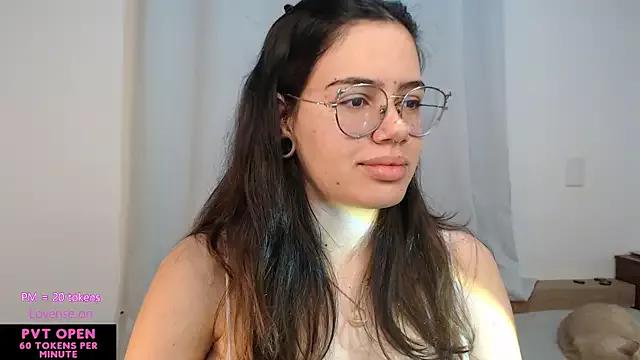 crystalll_room from StripChat is Freechat
