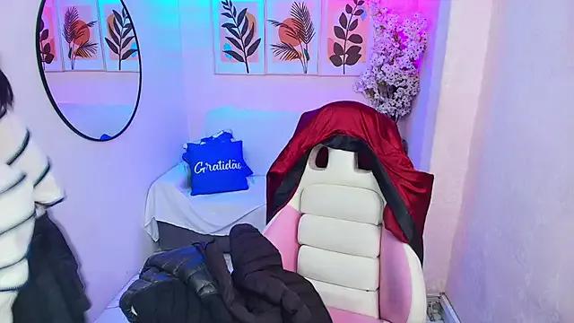 Dafne_huges from StripChat is Freechat