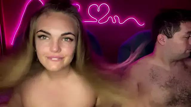 deeplookscouple from StripChat is Freechat