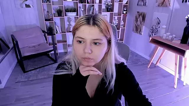 DiaAngell from StripChat is Freechat