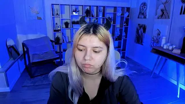 DiaAngell from StripChat is Freechat