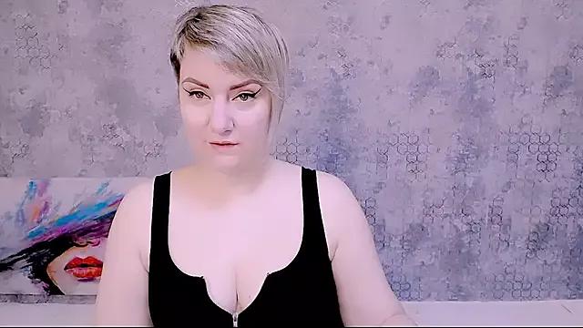 Djullia from StripChat is Freechat