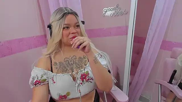 Dommekitty from StripChat is Freechat