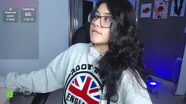 Dulcerose_01 from StripChat is Freechat