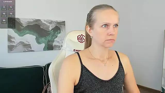 Eliza_Wilsoon from StripChat is Freechat