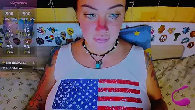 EllieOz from StripChat is Freechat