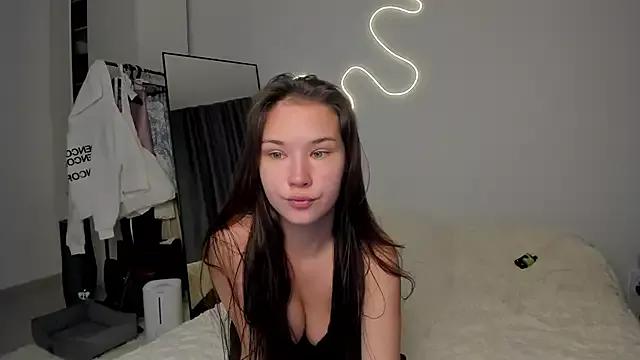 EmiliaDroll from StripChat is Freechat