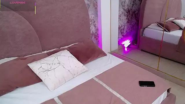 Emilie_Clarke from StripChat is Freechat