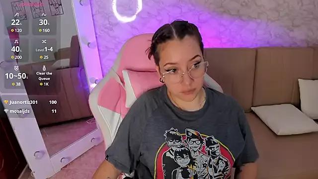 Emily_Beckett_ from StripChat is Freechat