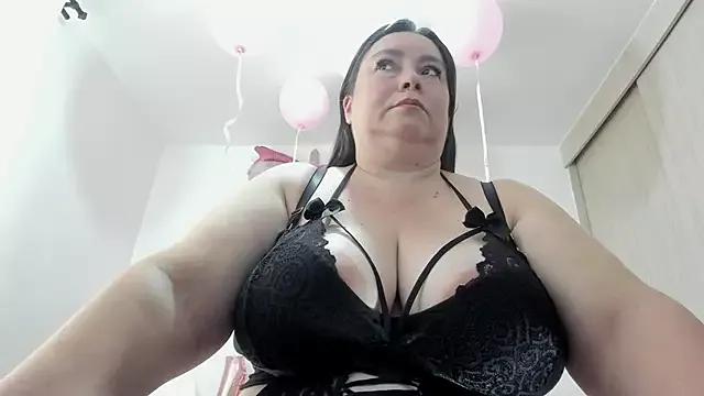 esmeraldamfc from StripChat is Freechat