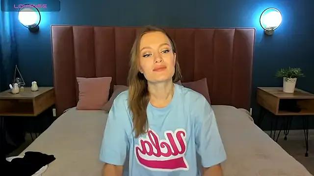 EvelynPoole from StripChat is Freechat