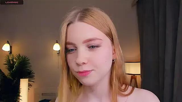 FloraBonde from StripChat is Freechat