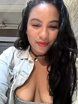 Francesca_ferrari from StripChat is Freechat