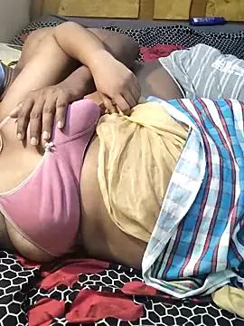 GOLD-COUPLE-2025 from StripChat is Freechat