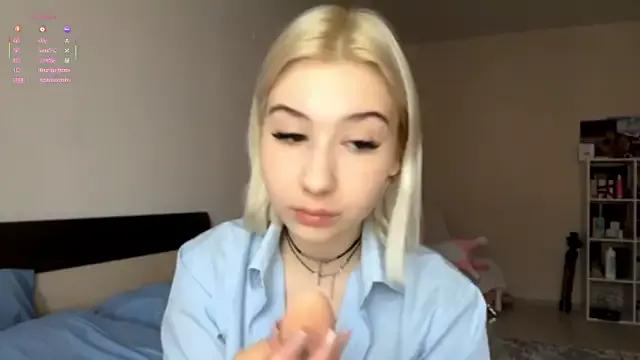 Golden_Vibe from StripChat is Freechat