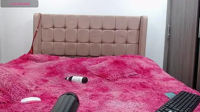 HallyHot_ from StripChat is Freechat