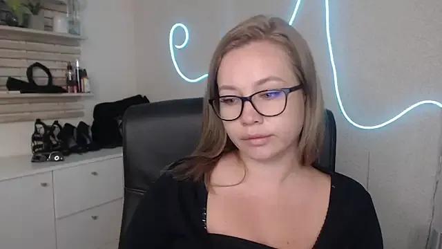 holly_xglam from StripChat is Freechat
