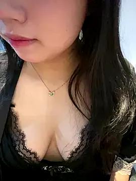 Hotellinh12 from StripChat is Freechat