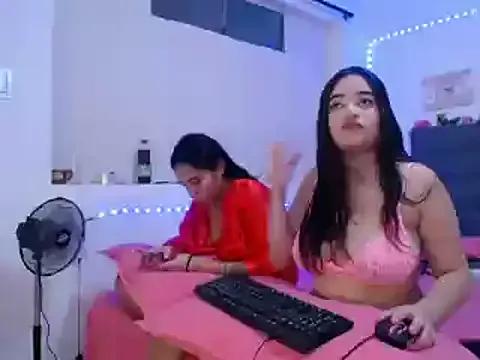 IsabelandMia from StripChat is Freechat