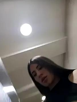 Isabella21_ from StripChat is Freechat