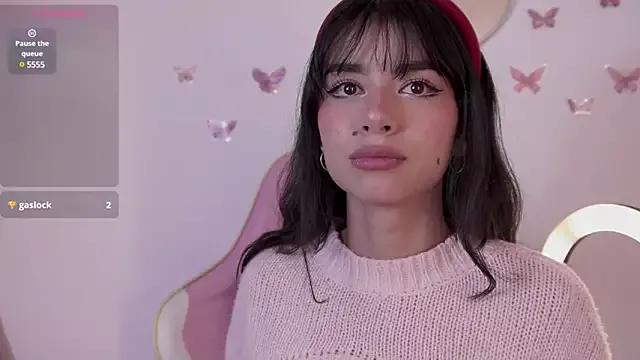 isabella_cute_19 from StripChat is Freechat