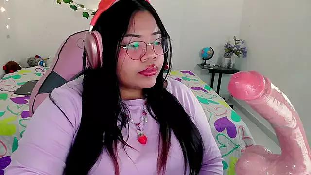 Juicy_elenxx from StripChat is Freechat