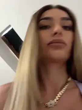 KaseyQuinn_ from StripChat is Freechat