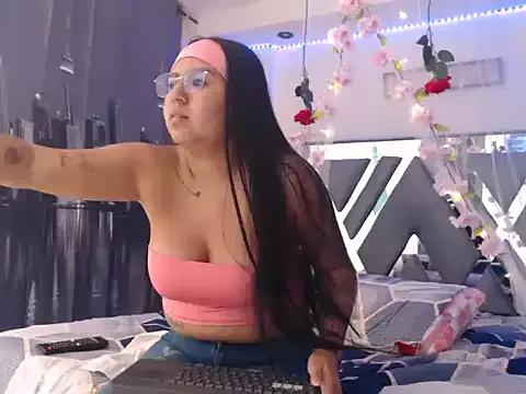 Kattyevanss from StripChat is Freechat
